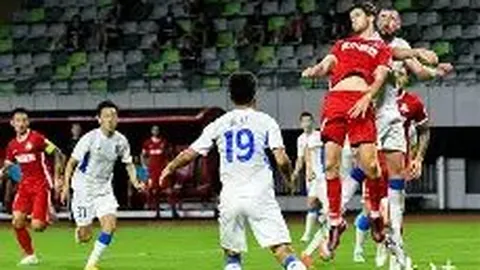 李昊桐66杆领跑南非公开赛首轮，三将同列第二